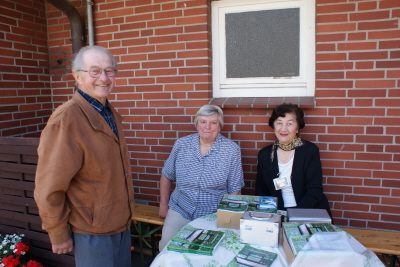 Buchverkauf Margret Schrder und Espi Vogel